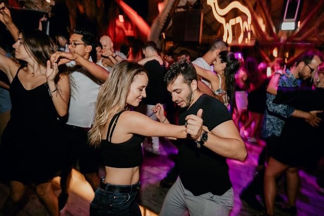 dubai-salsa-lovers-dance-experience_1